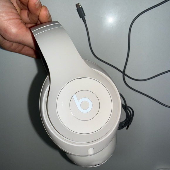 NWOT Beats Studio Pro Bluetooth Wireless Headphones – Sandstone - Picture 7 of 7
